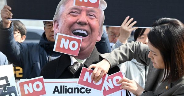 Trump, İran'ın Hürmüz Boğazı'nı kapatması konusunda NATO ve Çin'e baskı yapıyor