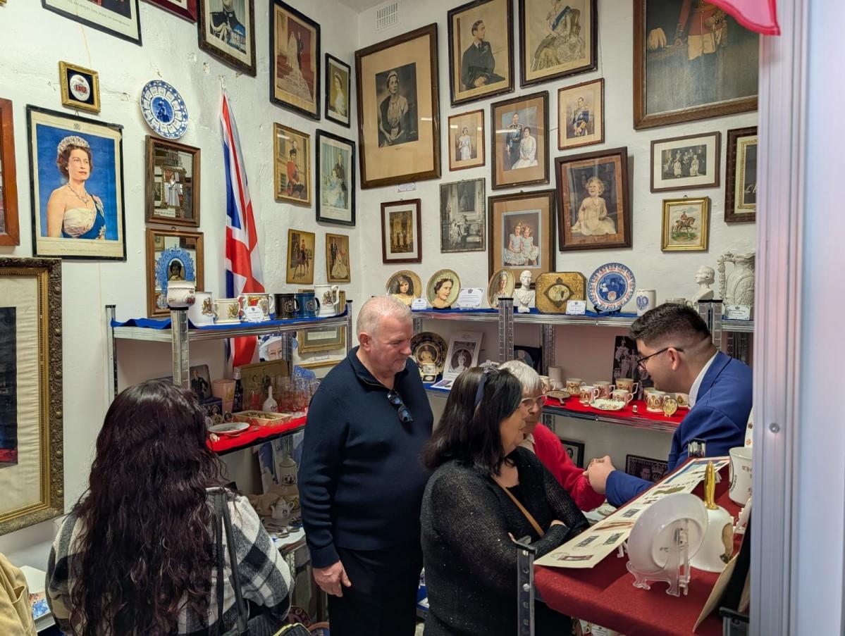 Küçük Crown Heritage Museum tıka basa dolu