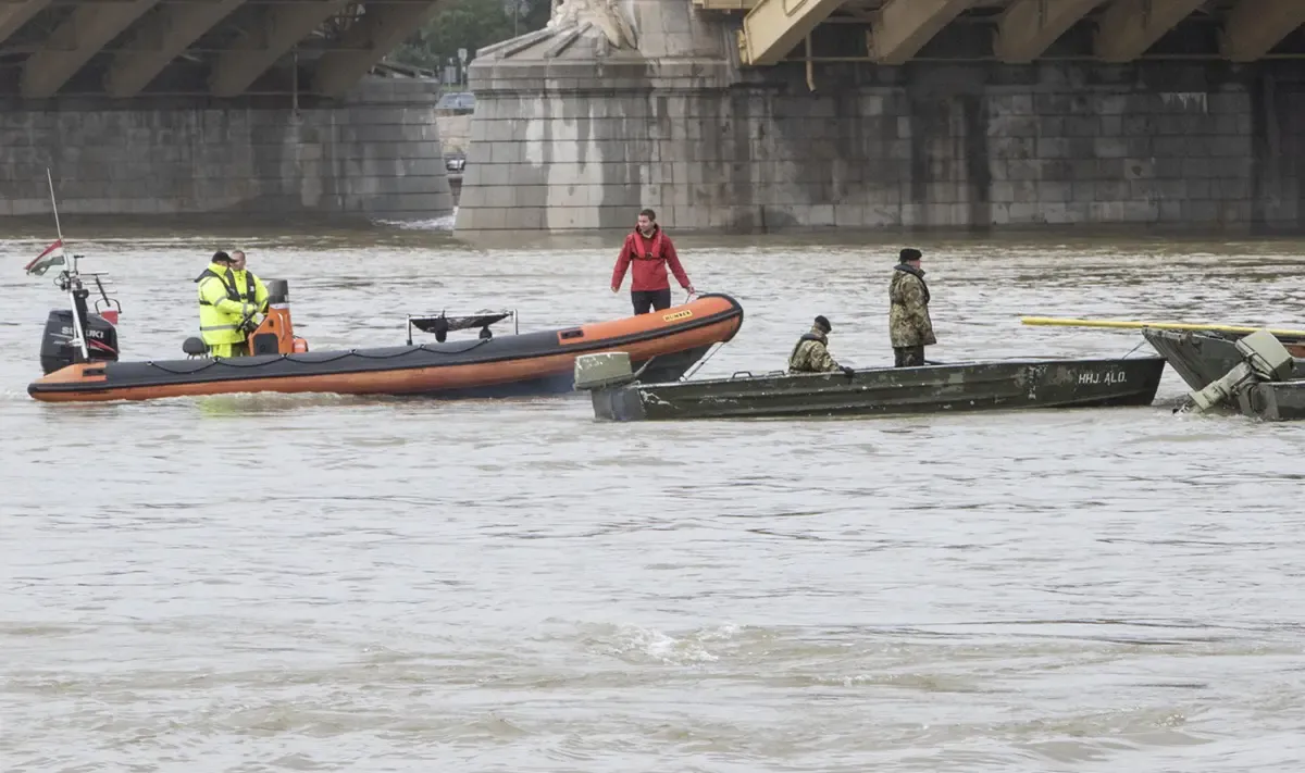 Maltalı yolcular, yolcu gemisinin karaya oturması sonrası Tuna Nehri'nde mahsur kaldı