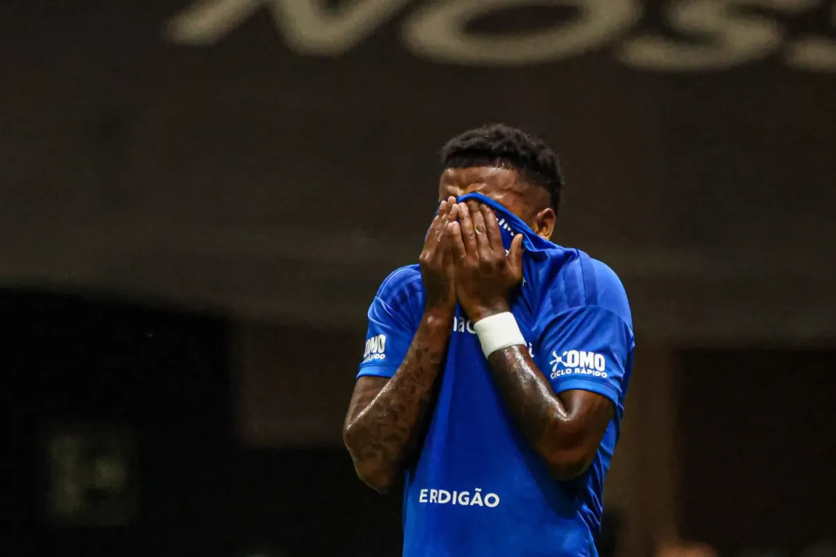 Brezilya'da Rekor Kavga: Cruzeiro-Atletico Mineiro Maçında 23 Oyuncu Kırmızı Kart Gördü
