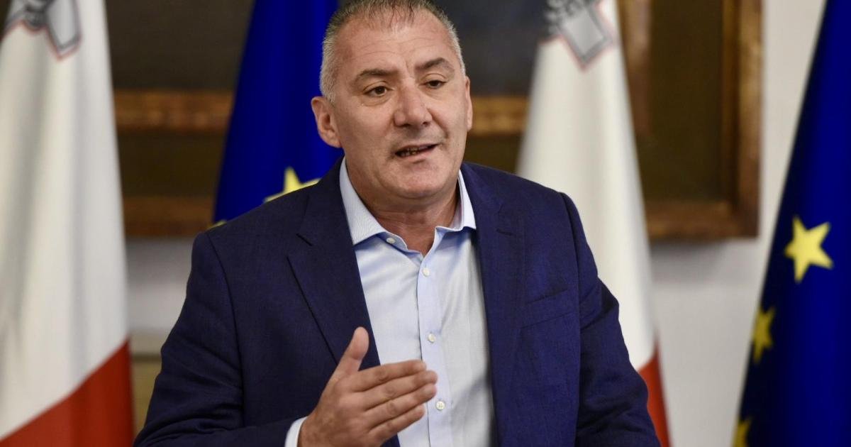 Sağlık Bakanı: İngiliz turist menenjit B testinden negatif çıktı, panik yok