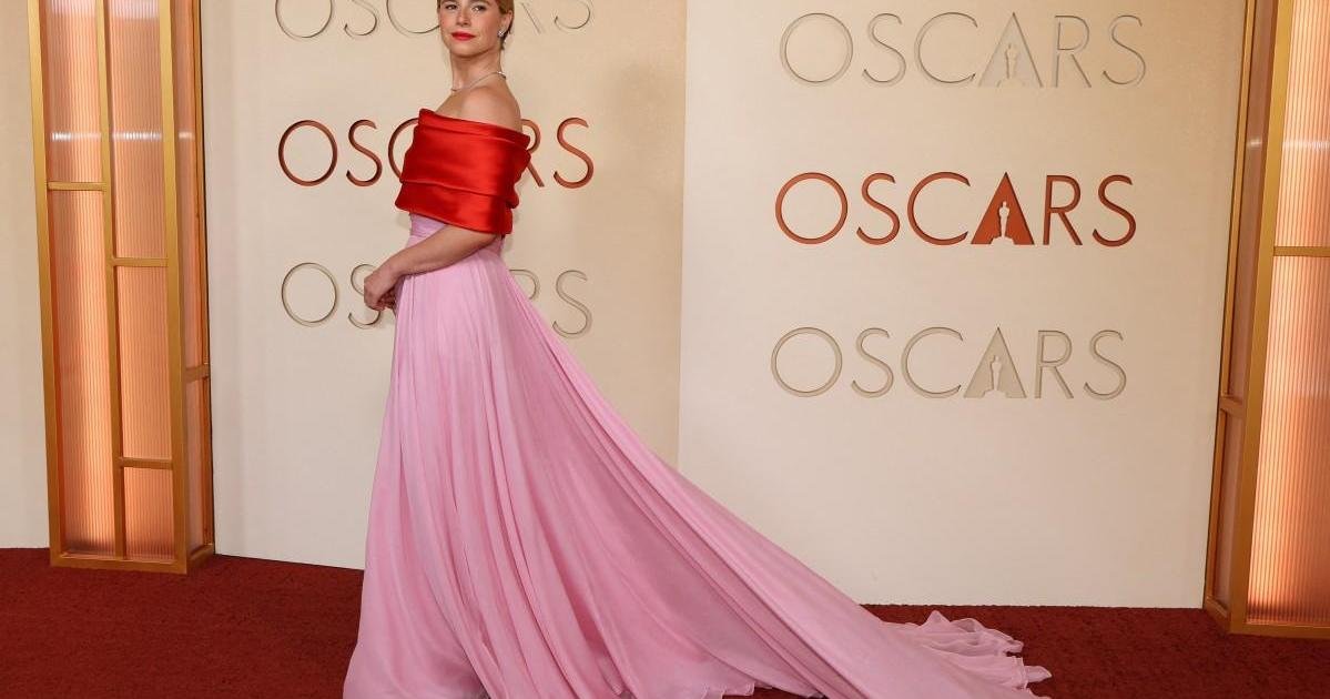 Yıldızlar Oscar kırmızı halısına göz kamaştırıcı şıklıklarıyla damga vurdu