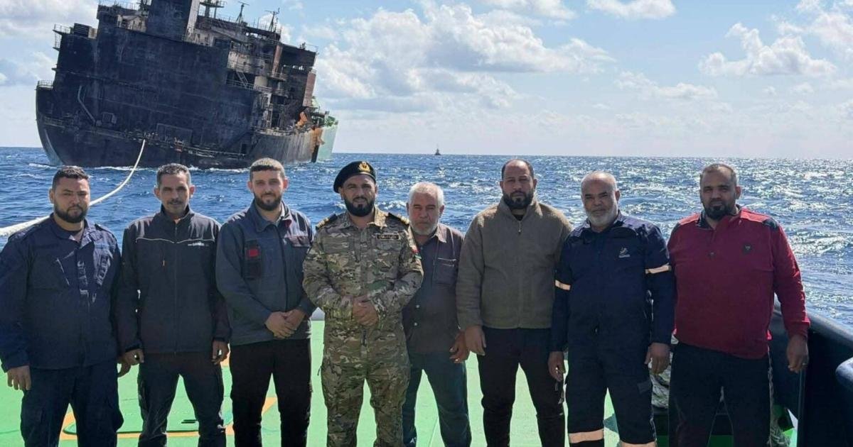 Libya, Sürüklenen Rus Tankerini Kıyıdan Uzaklaştırıyor