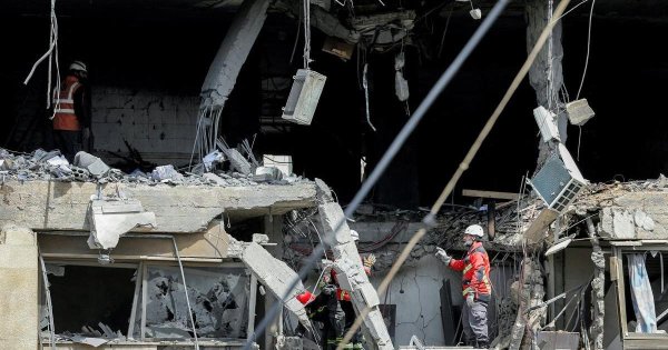 İran Ortadoğu'ya füze yağdırdı, Trump petrol merkezini tehdit etti