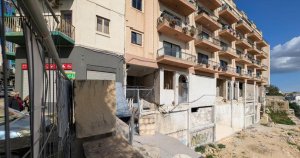 Msida'da Yol Yıkımının Ardından Sakinler İki Yıldır Garajlarına Ulaşamıyor