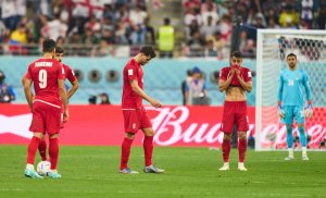 İranlı Futbolcular Sahada Savaş Kurbanlarını Gösterdi: "Dünya Kupası'nda Olacağız"