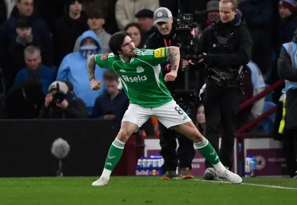 Newcastle'ın Yıldızı Tonali: "Teknik Direktör Howe ile Harika Bir İlişkim Var"