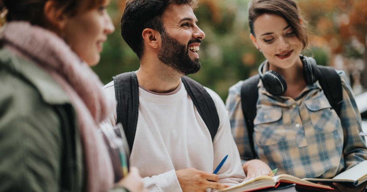 Momentum partisi seçim vaatlerini açıkladı: Mezunlara yüzde 15 vergi, inşaat saatlerine sıkı düzenleme