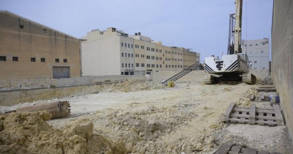 Dirjanu taksi filosu, servis garajı inşaat süresini kaçırdı