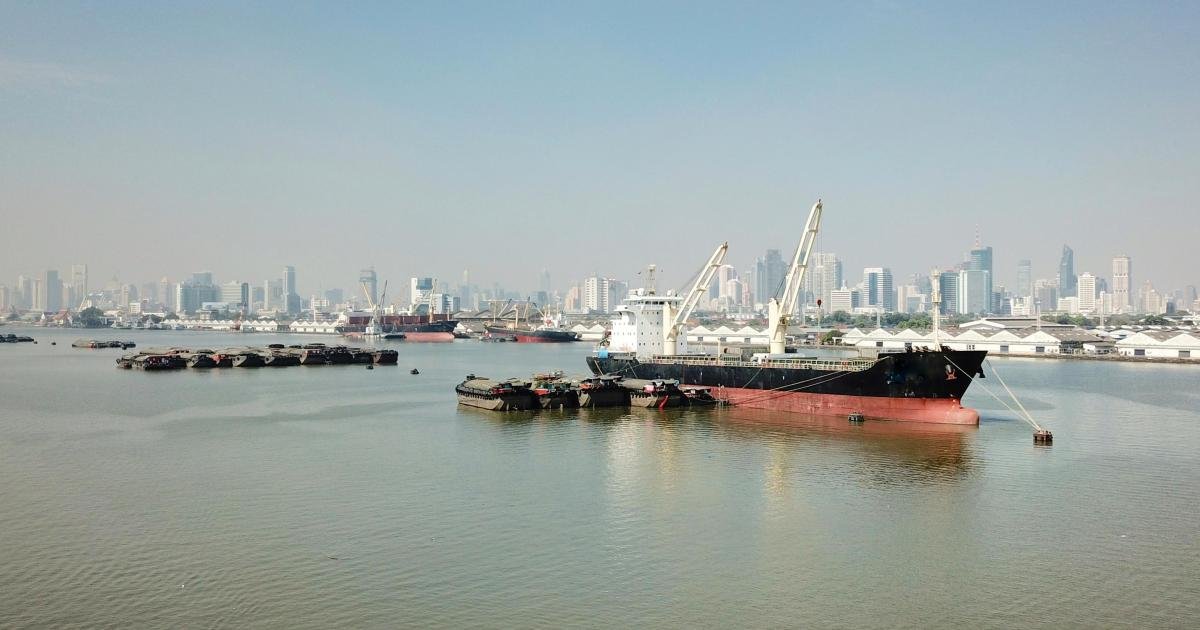 İranlı milletvekilleri Hürmüz Boğazı'ndan geçen gemilere geçiş ücreti önerdi