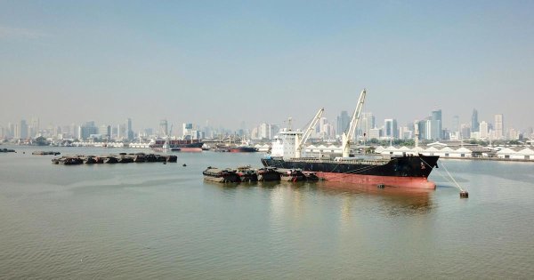 İranlı milletvekilleri Hürmüz Boğazı'ndan geçen gemilere geçiş ücreti önerdi