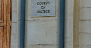 Kadın taksiden yüzlerce euro çaldığını itiraf etti