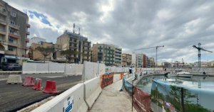 Msida Creek müteahhidine yaya geçişini engellemekten para cezası kesildi
