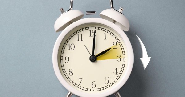 Pazar Günü Saatler Bir Saat İleri Alınacak