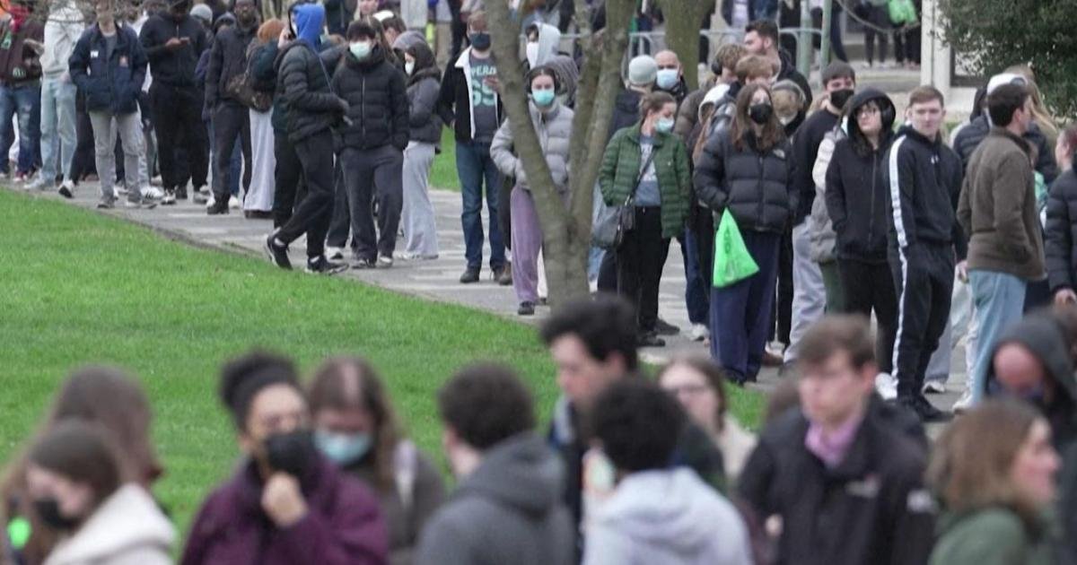 İngiltere 'benzeri görülmemiş' menenjit salgınını kontrol altına almaya çalışıyor