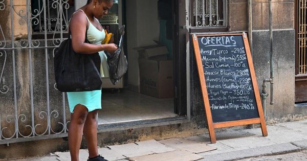 Trump, petrol ambargosunun etkisiyle karanlığa gömülen Küba'yı 'almakla' tehdit etti