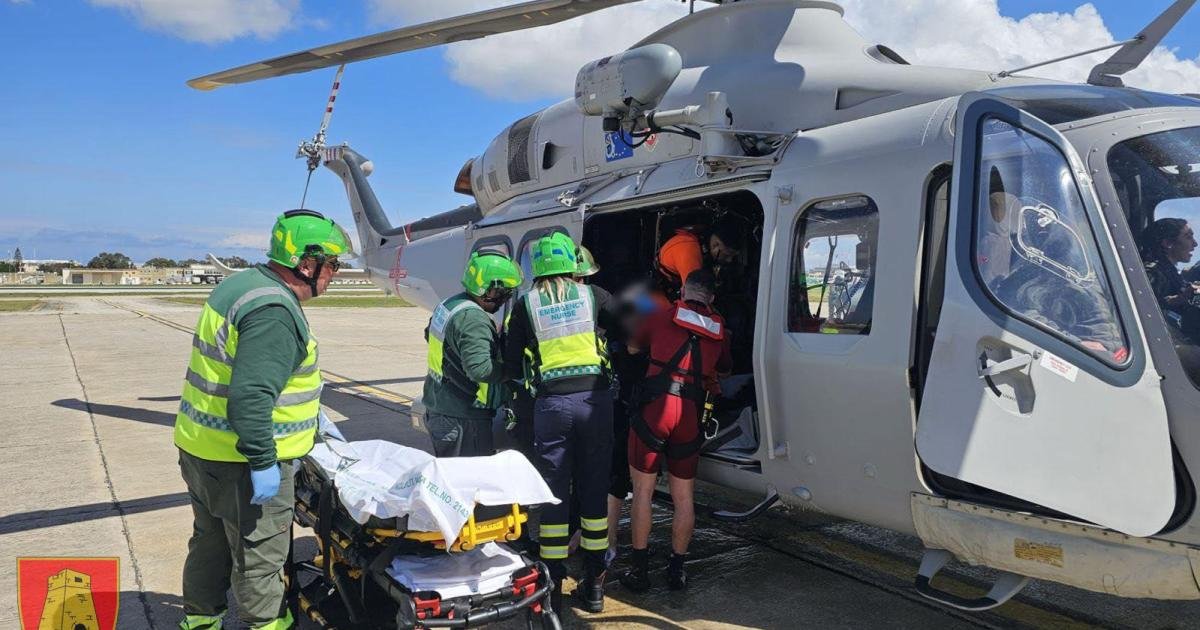 İki yüzücü ayrı olaylarda kurtarıldı