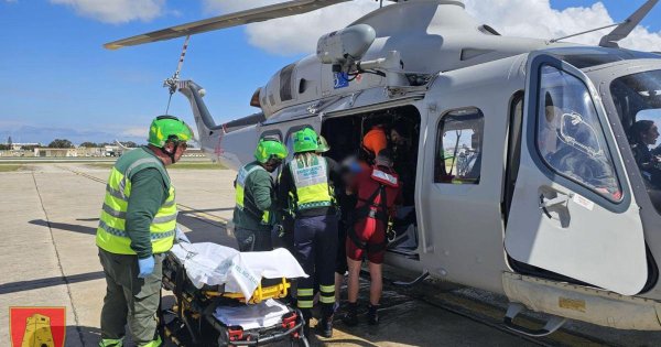 İki yüzücü ayrı olaylarda kurtarıldı