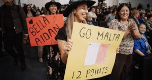 Aidan Avustralya'da 48 Saat İçinde Dört Sahneye Çıktı