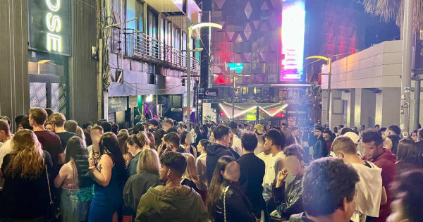 Paceville'deki Gece Kulübü Bıçaklaması: Bir Kişi Cinayet Girişimiyle Suçlandı