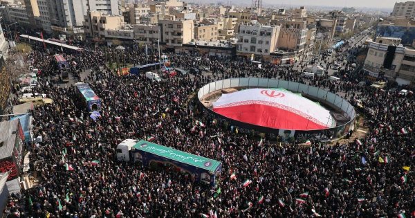 İran, istihbarat şefinin öldürülmesinin ardından Körfez'deki enerji tesislerini hedef aldı