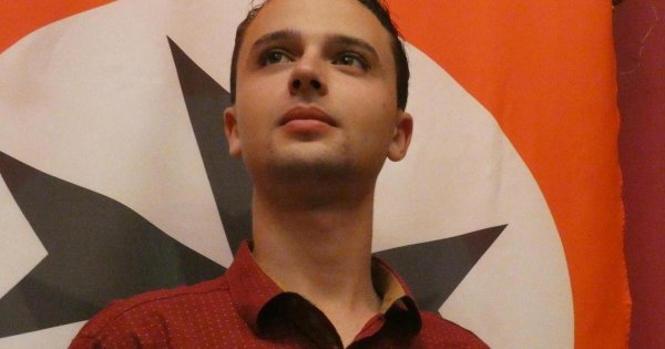 2021'de Imperium Europa'dan ihraç edilen Cross, aşırı sağcı partinin liderliğine geri döndü