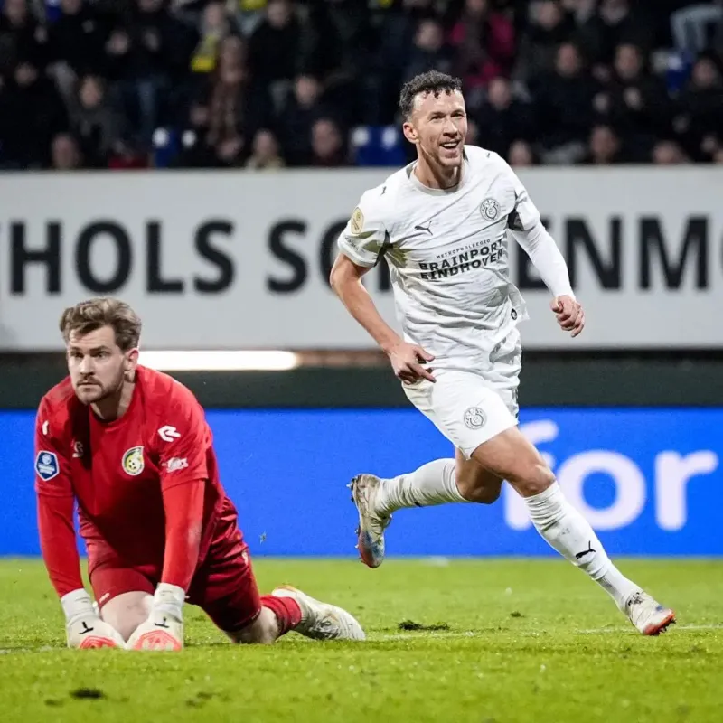 PSV Teknik Direktörü Bosz: "Perisic gitmeyecek, burada kalacak"