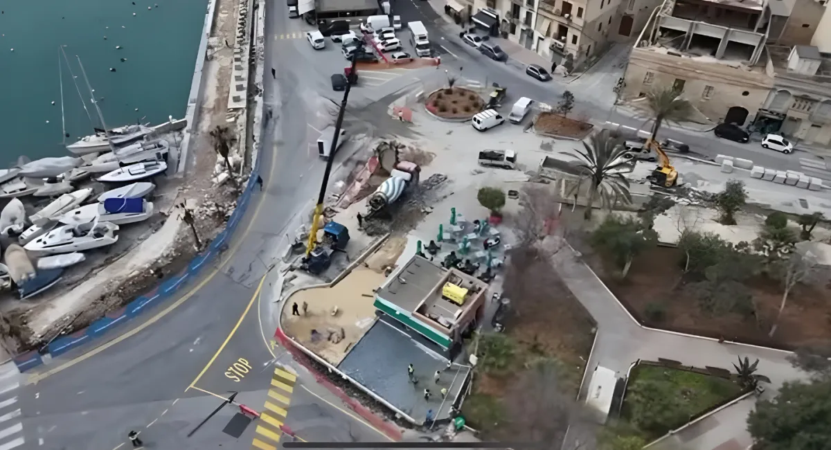 Marsaskala'daki Büfenin Sahibi, Kaçak Yapıların Bedelini Vergi Mükelleflerinin Ödeyip Ödemediğini Açıklamayı Reddetti