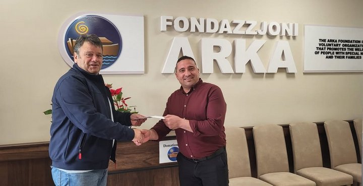Otters ASC, Arka Vakfı'na 350 Euro bağışta bulundu