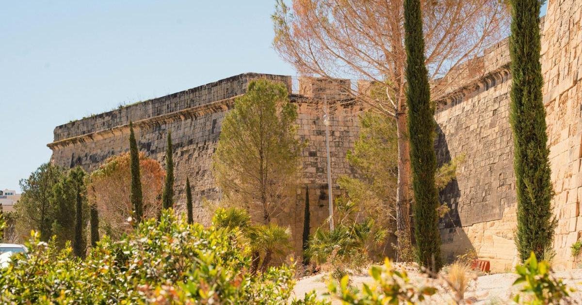 Vittoriosa'da Eski Petrol Deposu Bahçeye Dönüştürüldü