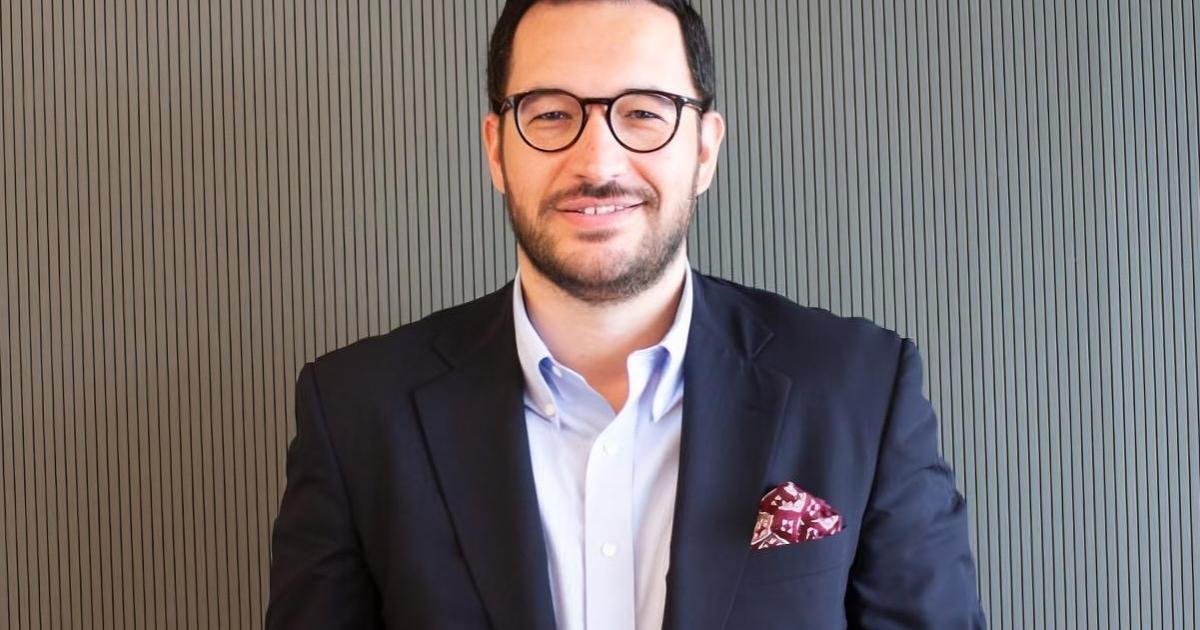 Hili grup şirketleri, görevden alınan eski yöneticisi tarafından 500.000 Euro'yu aşan davayla karşı karşıya