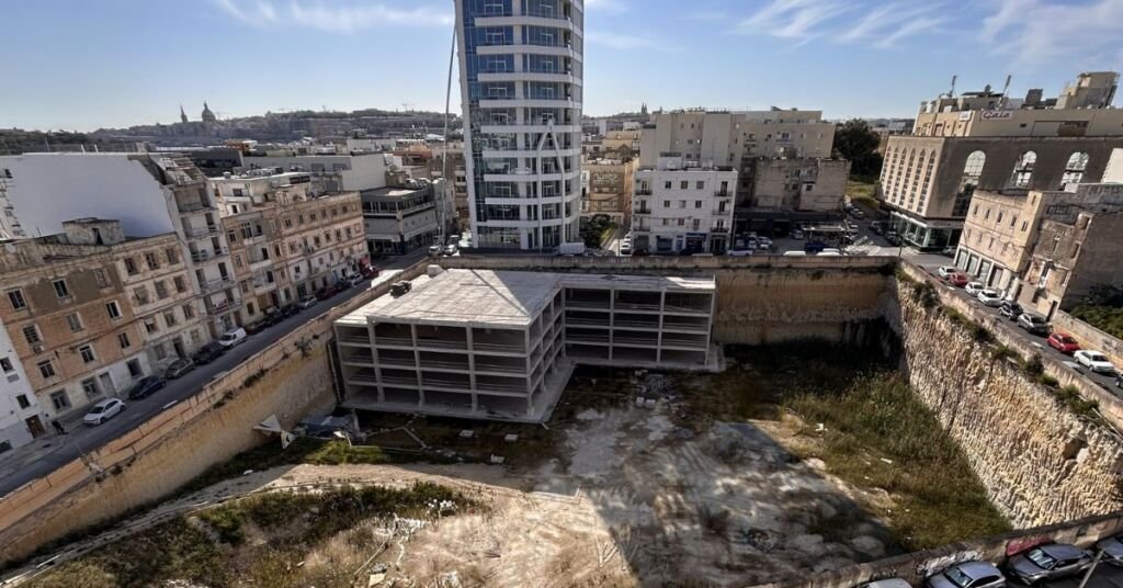 Gżira'daki Metropolis Projesi 17 Yıllık Gecikmenin Ardından Otel İçerecek Şekilde Yeniden Tasarlandı