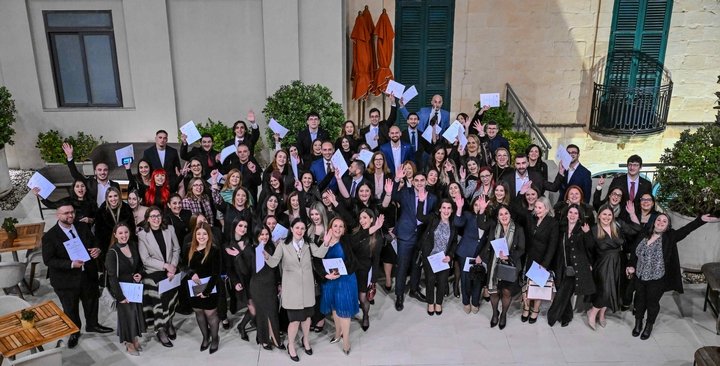 BOV Rekor Kırarak 139 Çalışanını Mezun Etti: 610 Kurs ve 100.000 Saati Aşan Eğitim