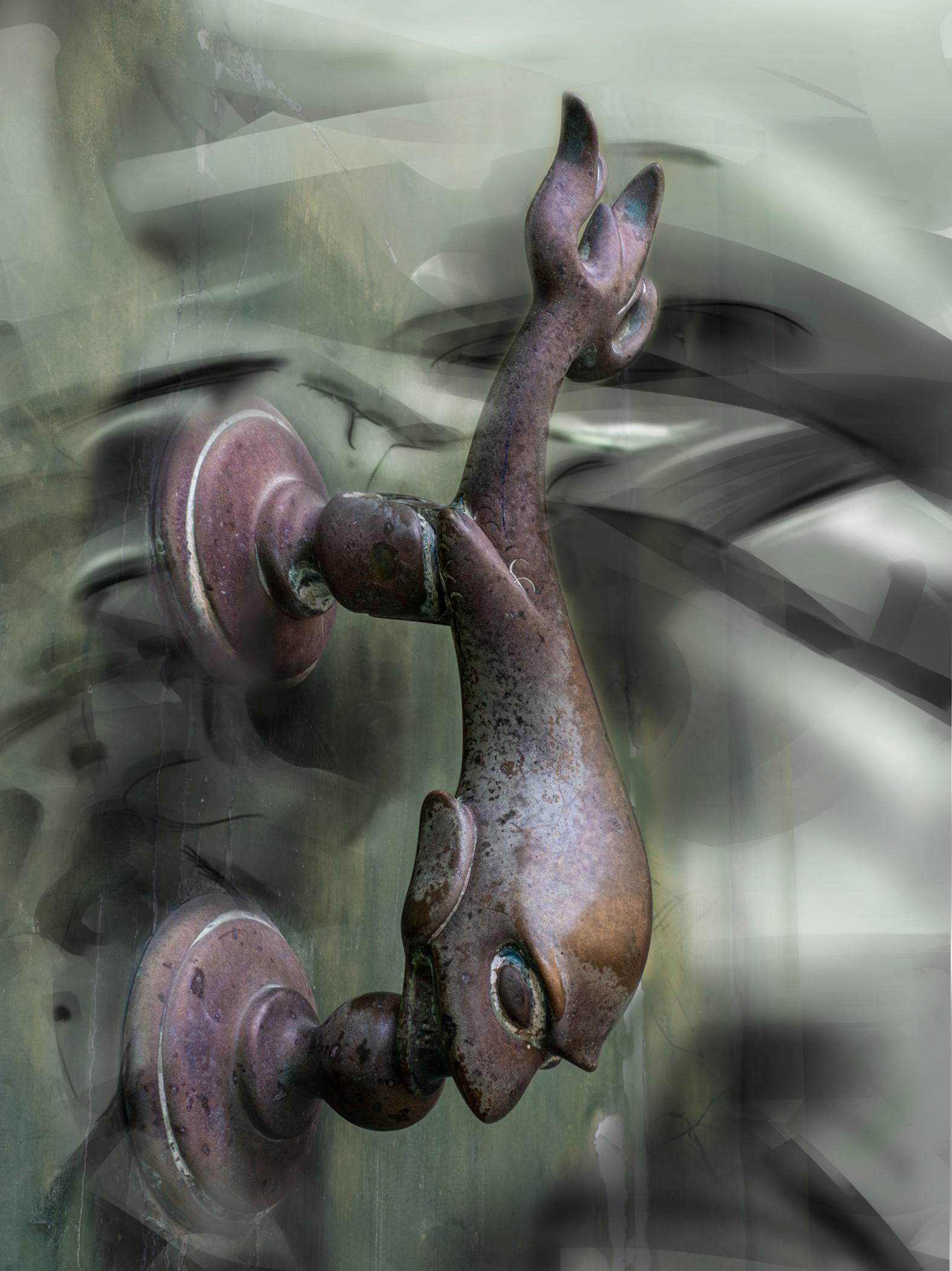 Yunus figürlü kapı tokmağı enstalasyonu