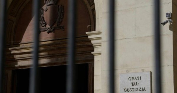 Qormi'li Kadın, Bakımındaki 13 Yaşındaki Çocuğa Cinsel İstismarla Suçlandı