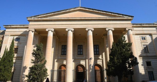 Köpek Yetiştirici Kadına 10.000 Euro Ceza ve Beş Yıl Hayvan Besleme Yasağı