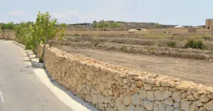 Gozo'da Motosiklet Kazası: 42 Yaşındaki Adam Hayati Tehlike Altında