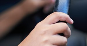 Żebbuġ'da Araca Çarpan Adam, LESA'ya Başkasının Ehliyetinin Fotoğrafını Gösterdi