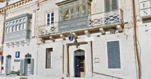 Sürücü, St Julian's Karakolu Önünde Uyuşturucu Satışı Şüphesiyle Tutuklandı