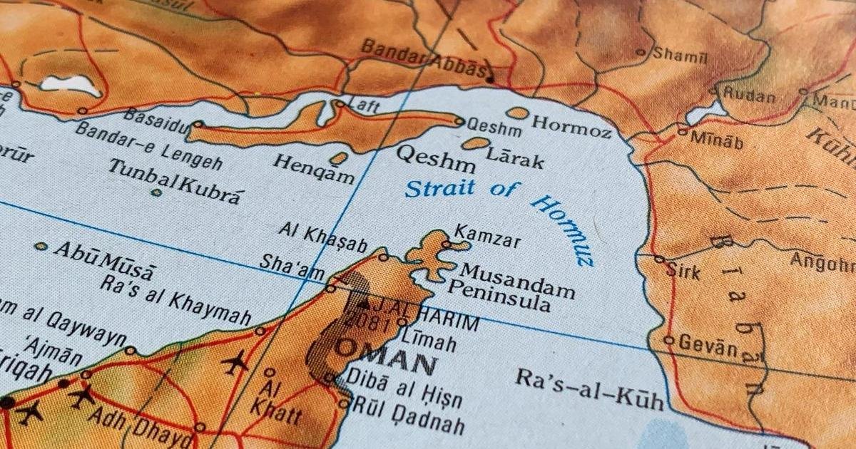 İran, ABD Ablukası Kaldırılmazsa Hürmüz Boğazı'nı Yeniden Kapatmakla Tehdit Etti