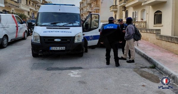 Gozo ve Malta genelinde göçmenlik denetimlerinde 71 kişi gözaltına alındı