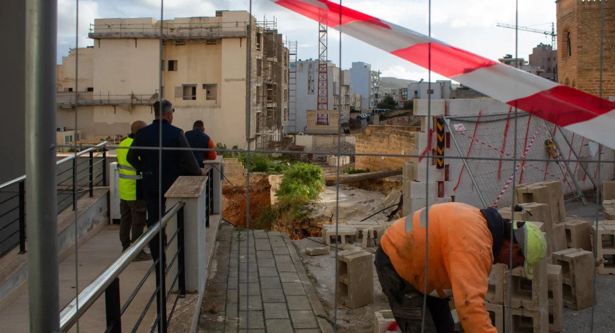 Xemxija'da İkinci Yol Çökmesi Sakinlerin Endişelerini Artırdı