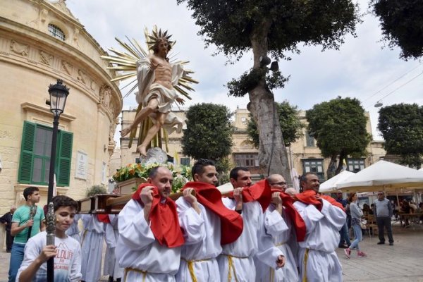 Gozo'da Paskalya Hafta Sonu: Kutsal Vigil Ayini ve Dirilen İsa Törenleri