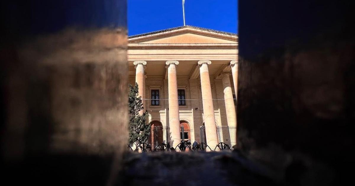 1,5 milyon euroluk vergi kaçakçılığı ve kara para aklama davası yeni yasayla düşürüldü