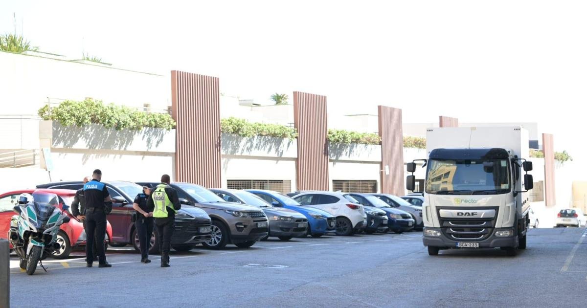 St Julian's'ta Kamyon Yayaya Çarptı