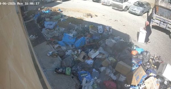 Marsa'da Bir Kadın Yasadışı Çöp Yığınına Derin Dondurucu Atarken Kameraya Yakalandı