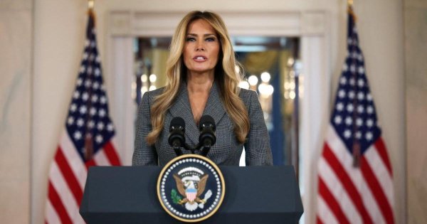Melania Trump, kendisini Jeffrey Epstein ile ilişkilendiren 'yalanları' sert dille kınadı
