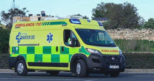 Marfa'da minibüs tarlaya devrildi: Çok sayıda yaralı var