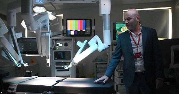 Saint James Hastanesi'nde robotik cerrahi dönemi başladı