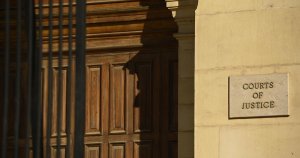 Eski Kız Arkadaşını Taciz Etmekle Suçlanan Adama Dava Açıldı